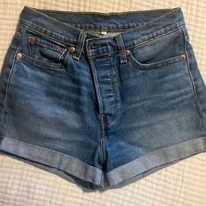 Size 27 Levi button fly wedgie fit denim shorts
